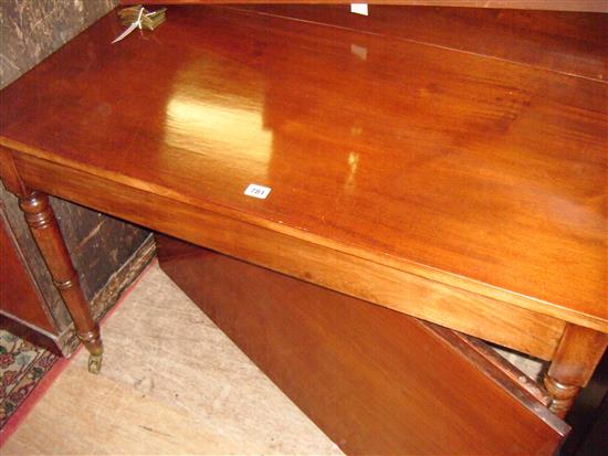 George III mahogany extending dining table (2 two additional leaves)